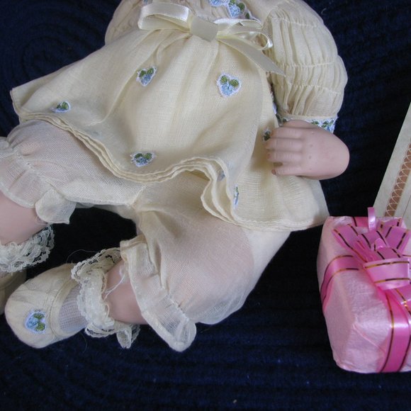 Sleeping Suzy Birthday Doll - Picture 5 of 6